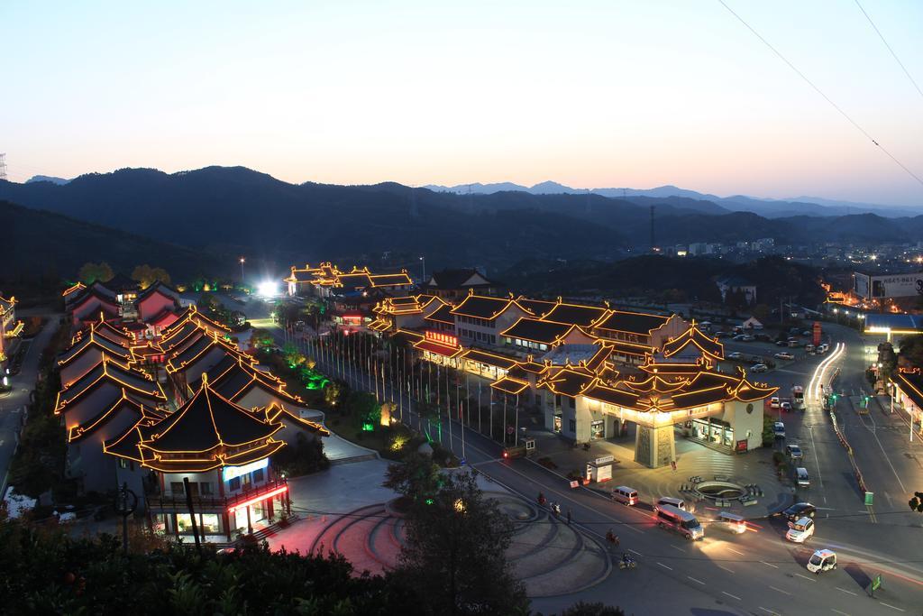 Wudangshan Yinjie Holiday Hotel Danjiangkou Exterior photo